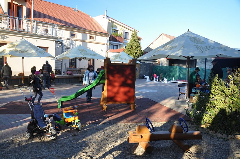 Dýňování na dvorku – fotografie 18