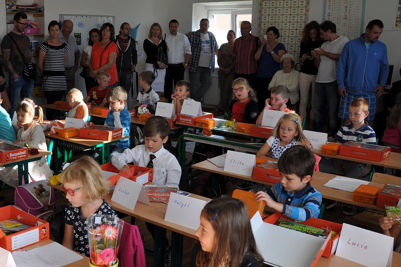 Jdeme do školy - 1. září 2016 v ZŠ Veleň – fotografie 2