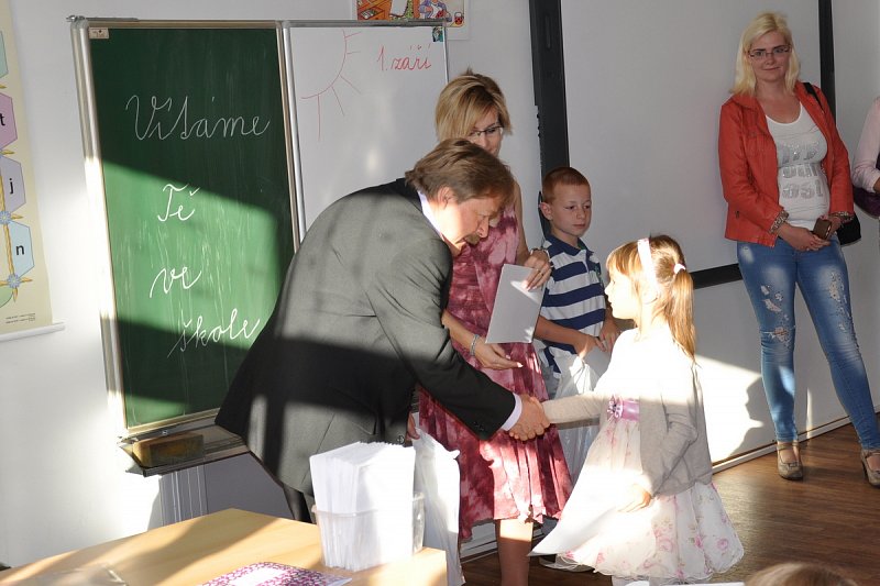 Jdeme do školy - 1. září 2016 v ZŠ Veleň – fotografie 7
