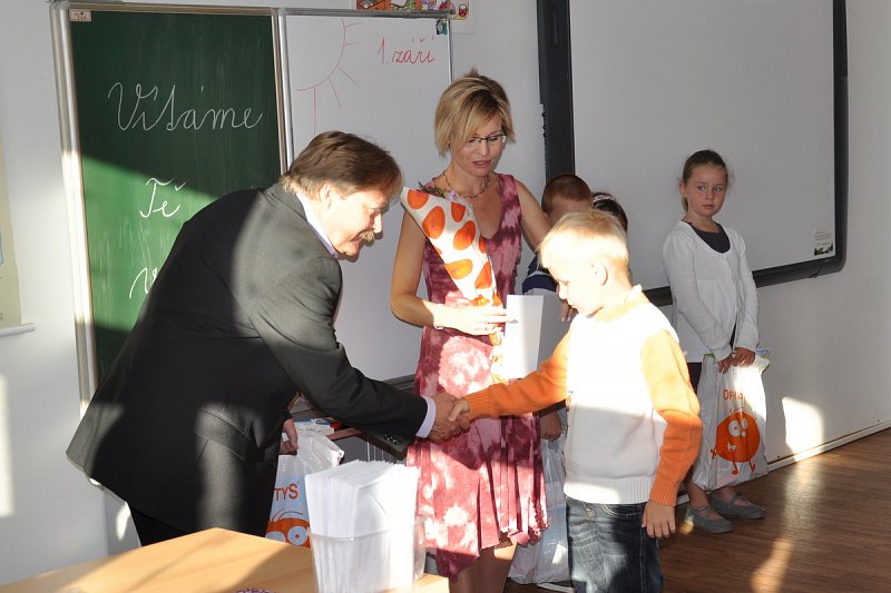 Jdeme do školy - 1. září 2016 v ZŠ Veleň – fotografie 9