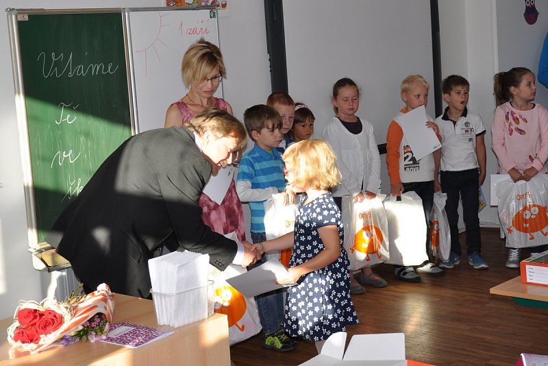 Jdeme do školy - 1. září 2016 v ZŠ Veleň – fotografie 13