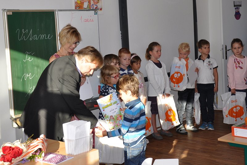 Jdeme do školy - 1. září 2016 v ZŠ Veleň – fotografie 14