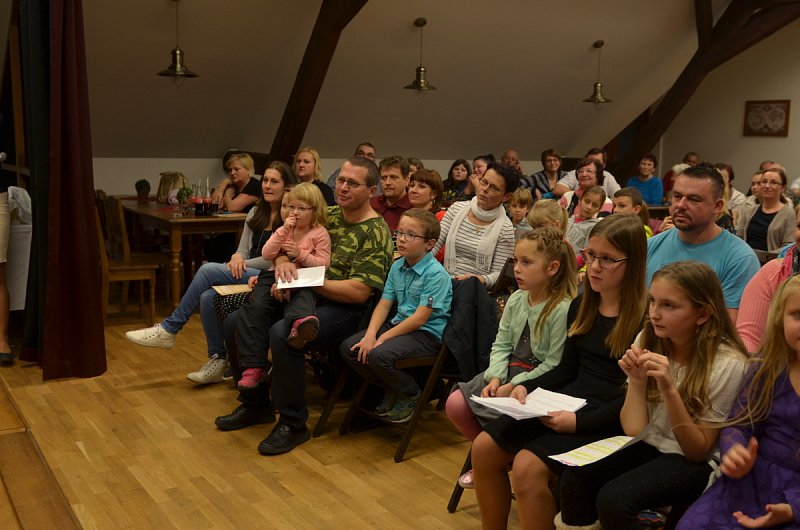 Koncert dětí z Veleně a Mírovic 20.11.2015 – fotografie 12