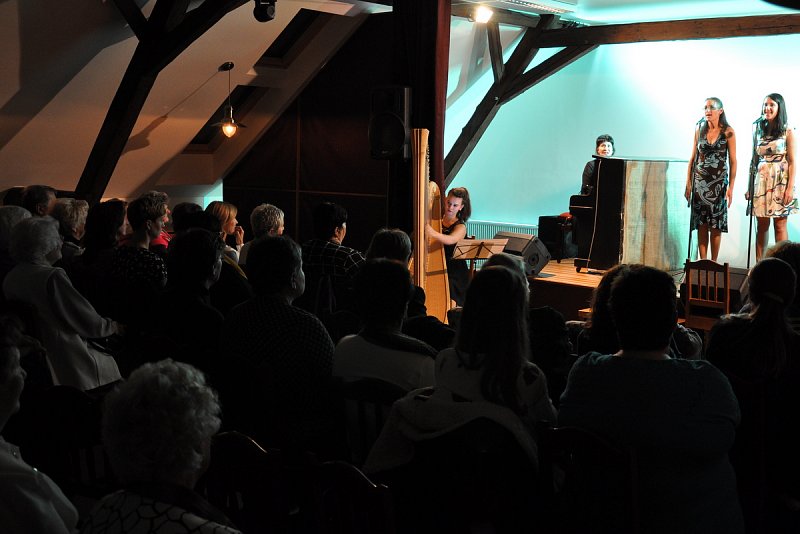 Návštěva paní hraběnky Mathildy Nostitzové ve Veleni a koncert Zuzany Stirské & Fine Gospel Time – fotografie 15