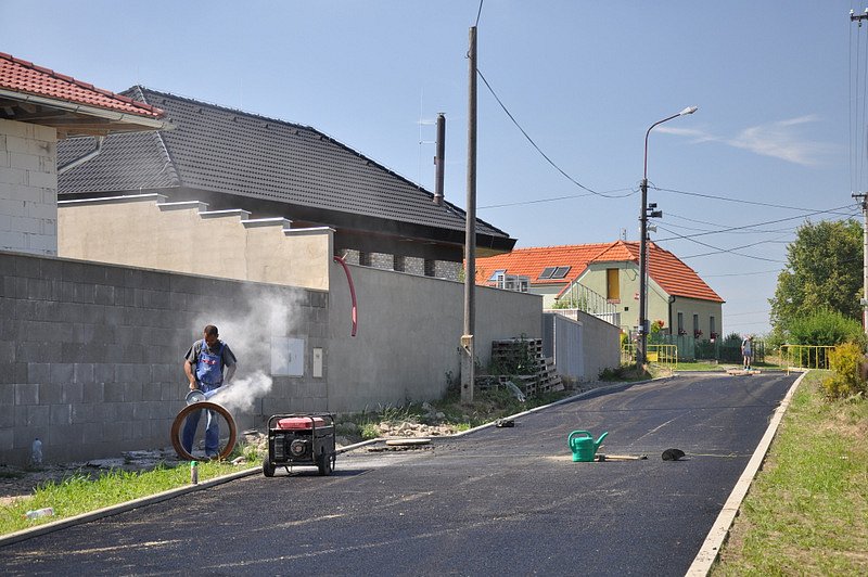 Oprava povrchu ul. F. Pokorného v Mírovicích dokončena – fotografie 16