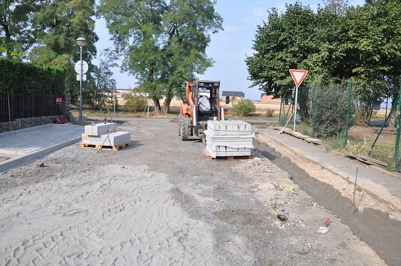 Oprava povrchů ul. U Sluh, U Kovárny a U Větrolamu – fotografie 3