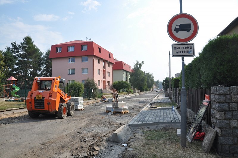 Oprava povrchů ul. U Sluh, U Kovárny a U Větrolamu – fotografie 5