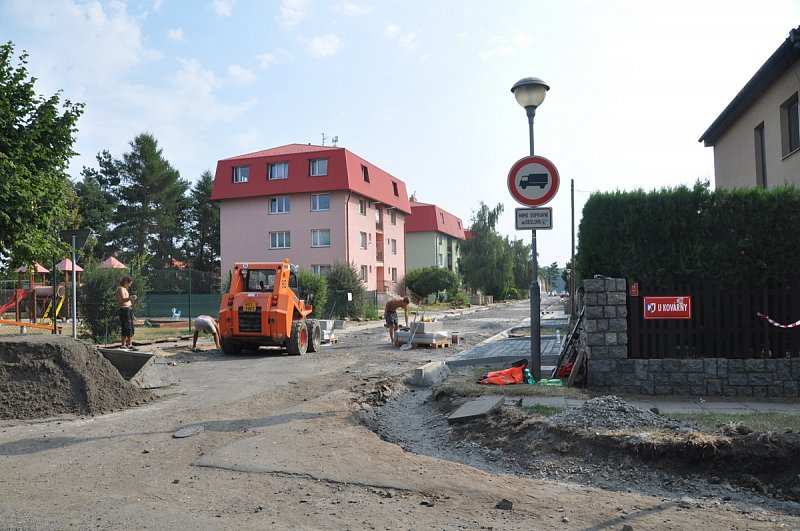 Oprava povrchů ul. U Sluh, U Kovárny a U Větrolamu – fotografie 11