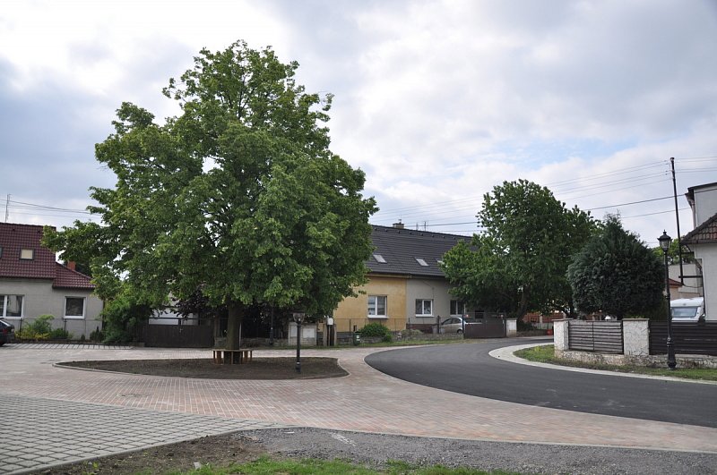 Opravená ulice U Lípy v Mírovicích – fotografie 2
