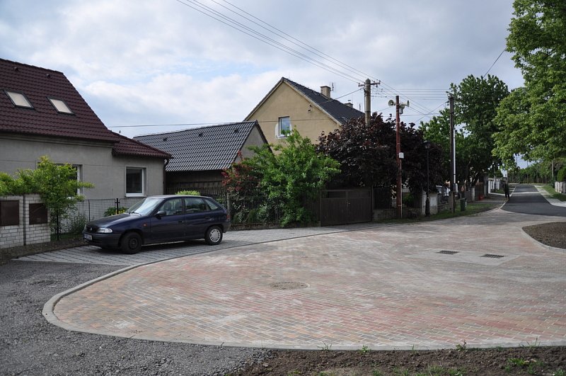 Opravená ulice U Lípy v Mírovicích – fotografie 3
