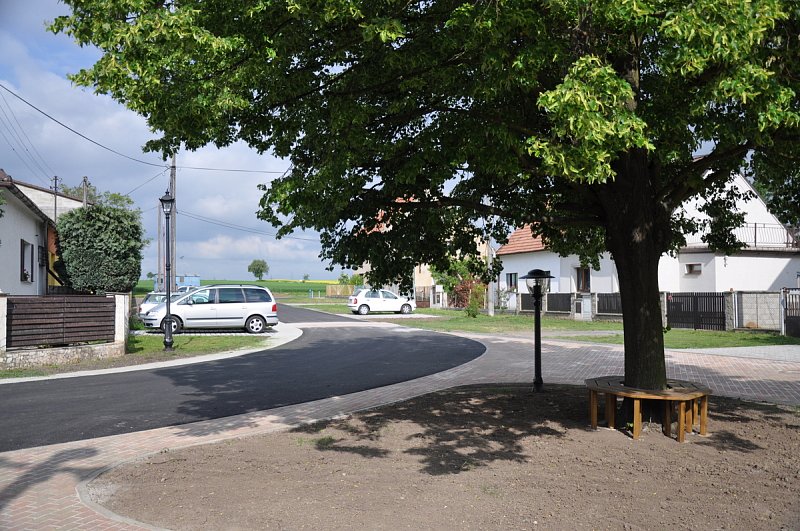 Opravená ulice U Lípy v Mírovicích – fotografie 6