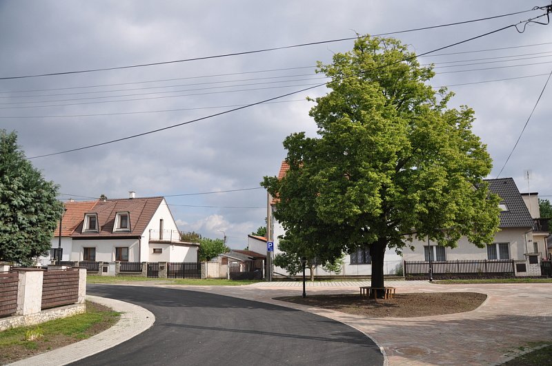 Opravená ulice U Lípy v Mírovicích – fotografie 7