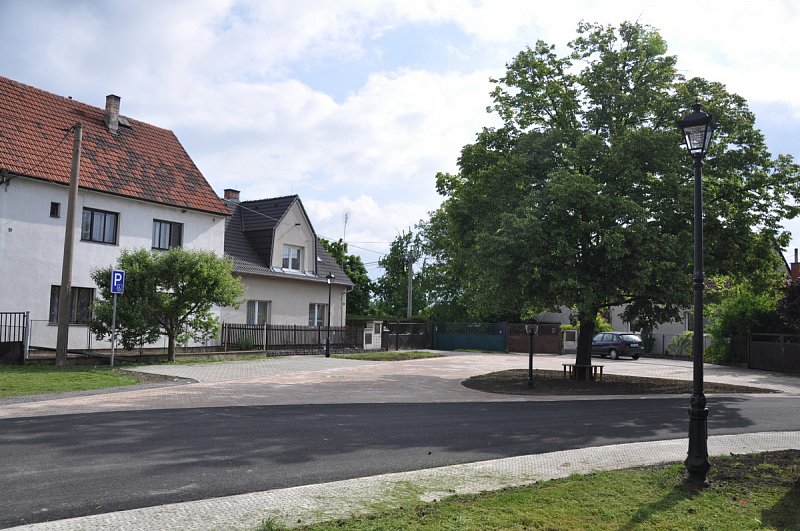 Opravená ulice U Lípy v Mírovicích – fotografie 9