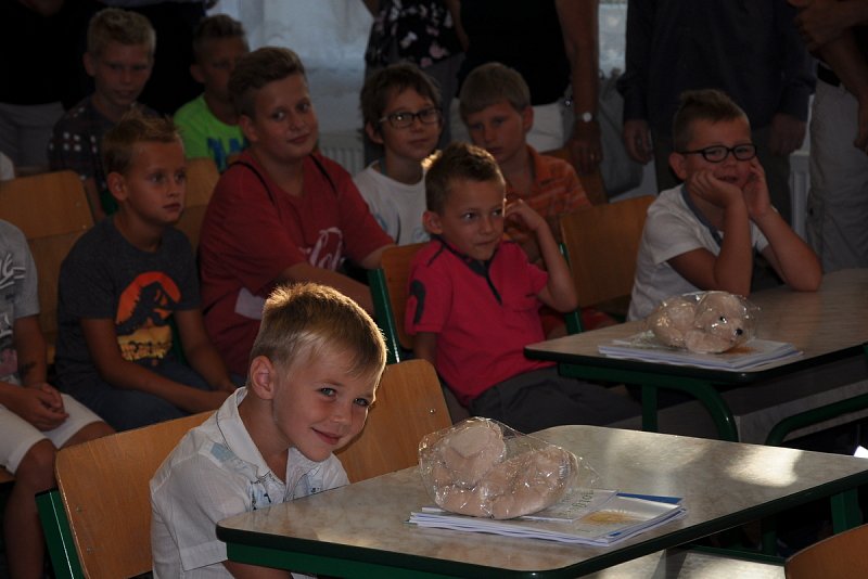 Přivítání prvňáčků - 1. září ve veleňské škole – fotografie 4