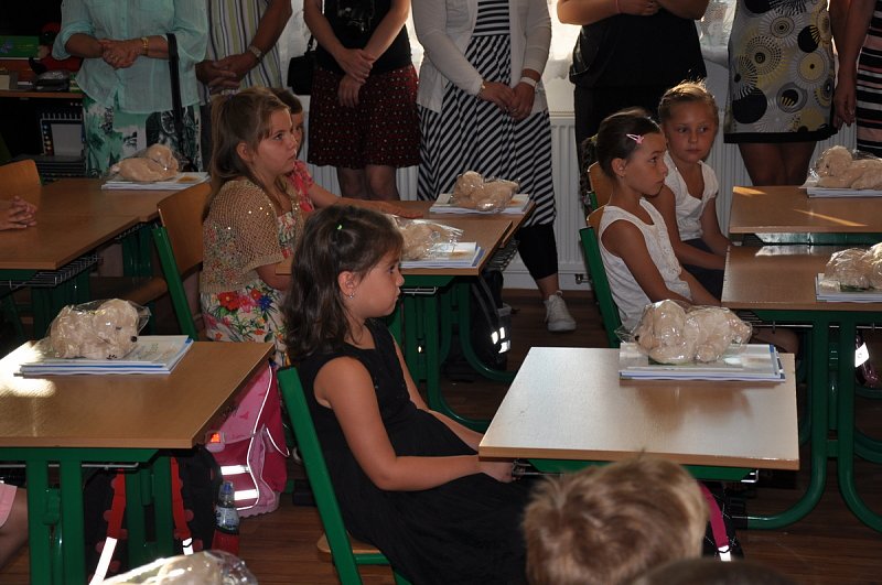 Přivítání prvňáčků - 1. září ve veleňské škole – fotografie 6