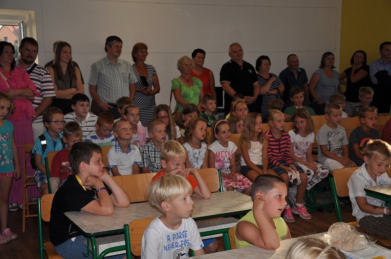 Přivítání prvňáčků - 1. září ve veleňské škole – fotografie 7