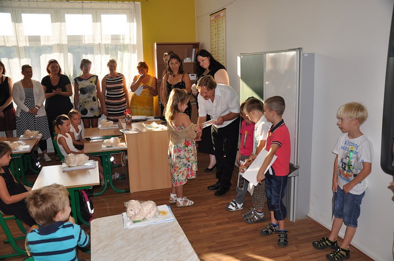 Přivítání prvňáčků - 1. září ve veleňské škole – fotografie 15