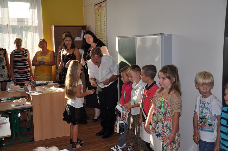 Přivítání prvňáčků - 1. září ve veleňské škole – fotografie 18