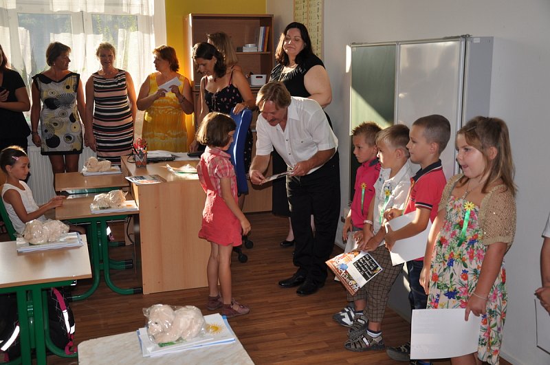 Přivítání prvňáčků - 1. září ve veleňské škole – fotografie 19