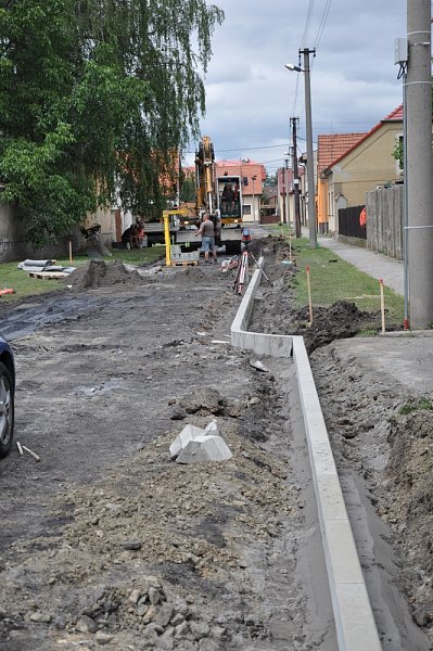 Rekonstrukce ul. V Zahradě, U Kovárny a Dlouhá – fotografie 2