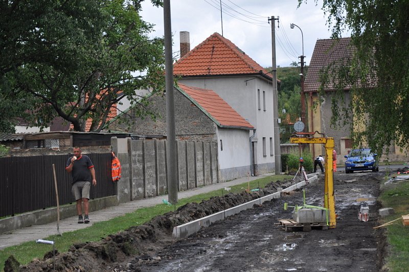Rekonstrukce ul. V Zahradě, U Kovárny a Dlouhá – fotografie 6