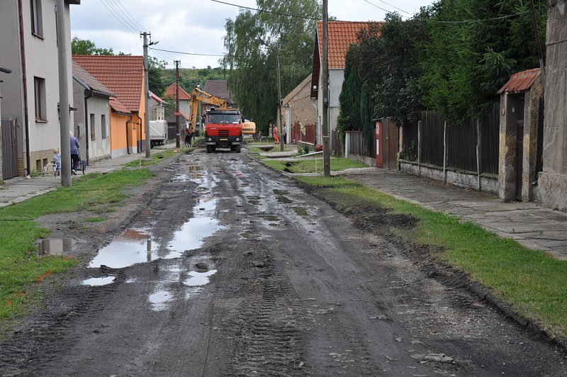 Rekonstrukce ul. V Zahradě, U Kovárny a Dlouhá – fotografie 7