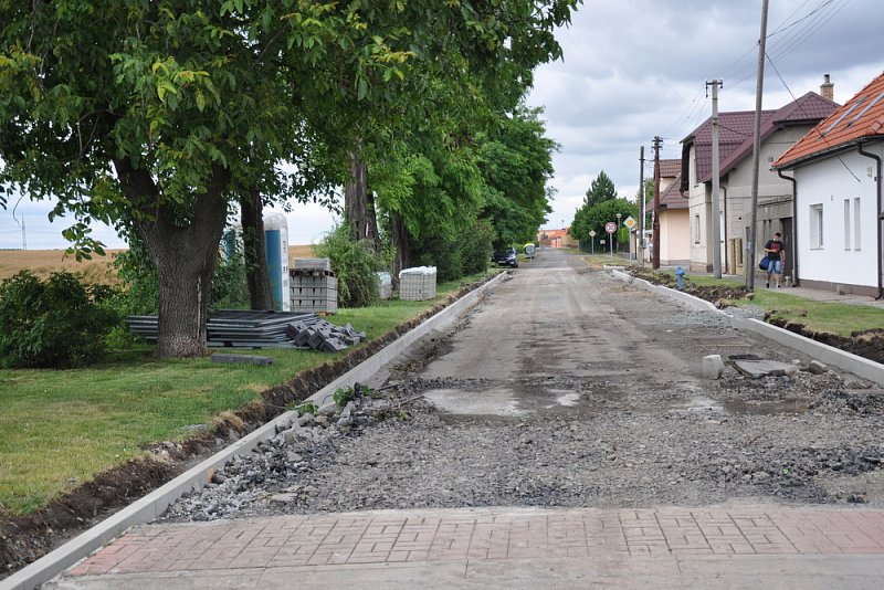 Rekonstrukce ul. V Zahradě, U Kovárny a Dlouhá – fotografie 8