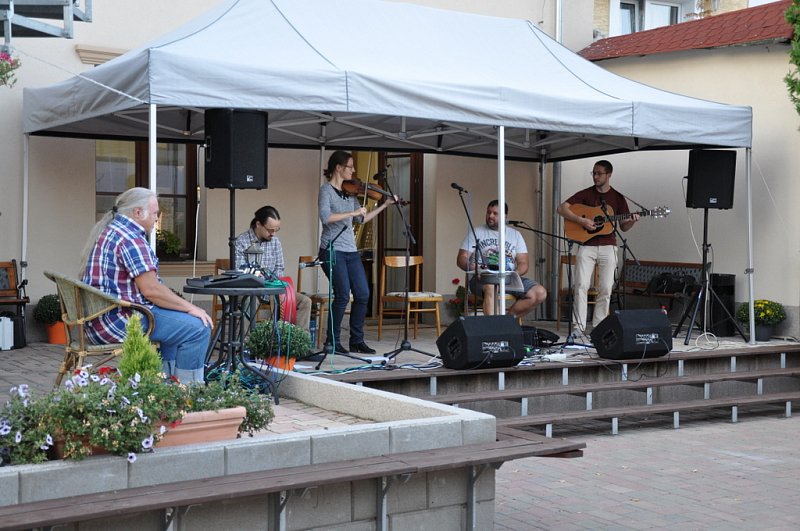 Večer se skupinou Jolly Buskers – fotografie 2
