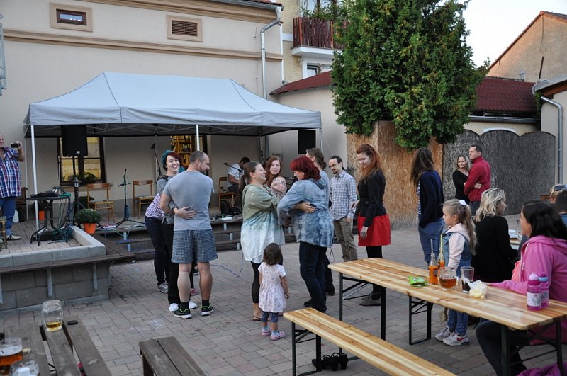 Večer se skupinou Jolly Buskers – fotografie 5