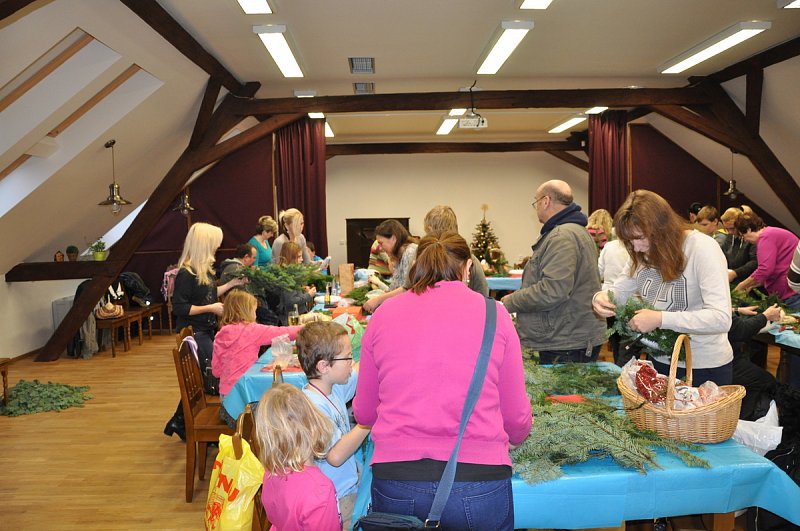 Výroba adventních věnců 2015 – fotografie 17