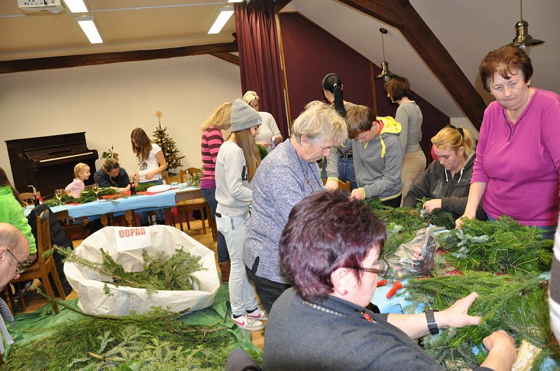 Výroba adventních věnců 2015 – fotografie 20