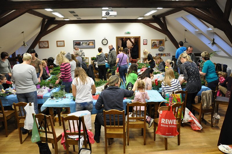 Výroba adventních věnců 2015 – fotografie 2