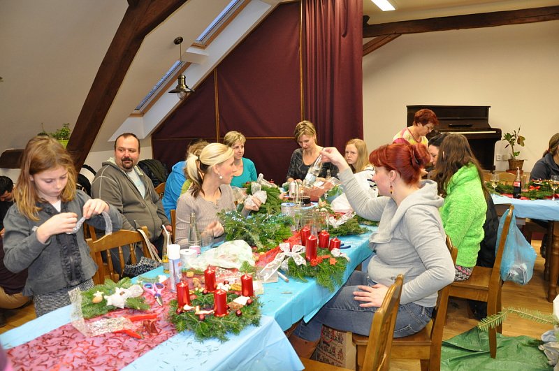 Výroba adventních věnců 2015 – fotografie 3