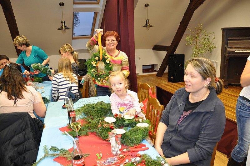 Výroba adventních věnců 2015 – fotografie 5