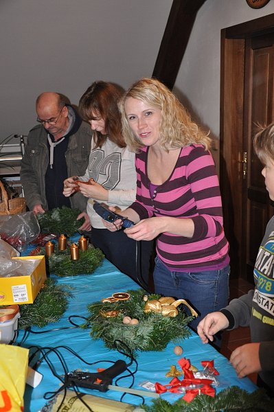 Výroba adventních věnců 2015 – fotografie 11