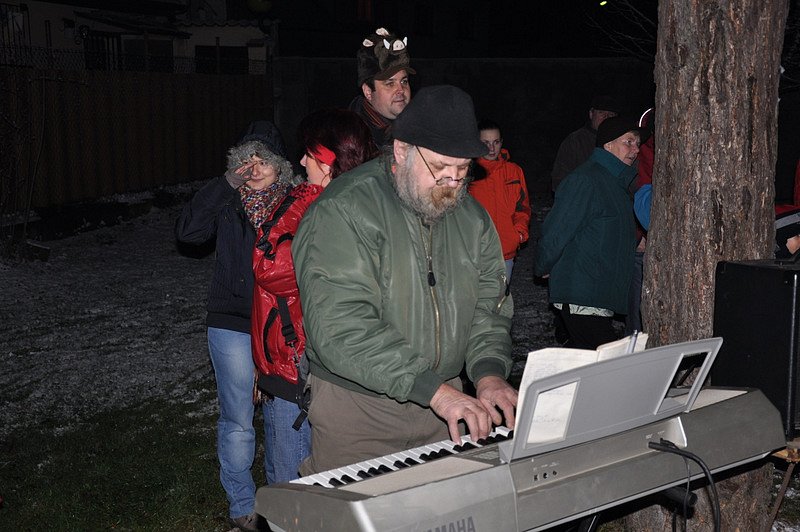 Zpívání pod stromečkem 22. 12. 2012 – fotografie 17